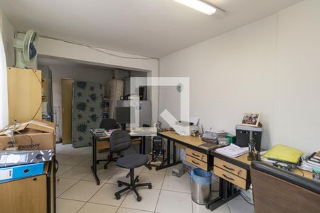 Casa à venda com 150m², 4 quartos e 3 vagas Casa à venda com 150m², 4 quartos e 3 vagasEscritório