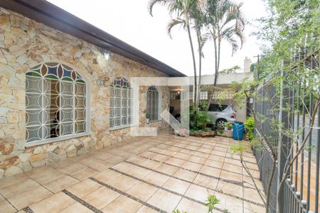 Casa à venda com 150m², 4 quartos e 3 vagas Casa à venda com 150m², 4 quartos e 3 vagasFachada