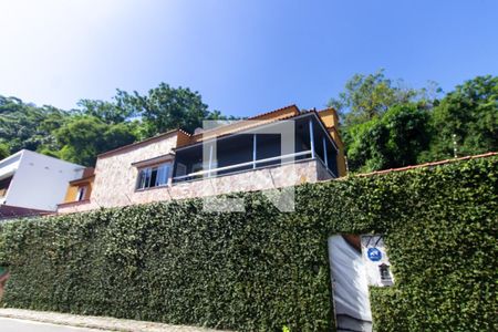 Casa à venda com 350m², 6 quartos e 6 vagasFachada