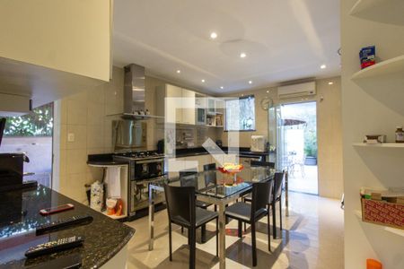 Casa à venda com 350m², 6 quartos e 6 vagasCozinha