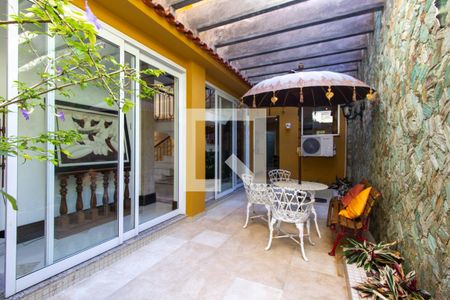 Casa à venda com 350m², 6 quartos e 6 vagasVaranda Interna 1º Andar