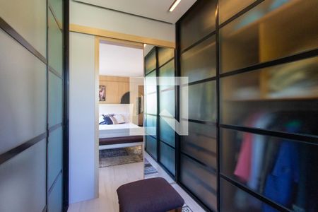 Casa à venda com 350m², 6 quartos e 6 vagasCloset Suite 1