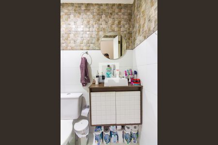 Banheiro  de apartamento à venda com 2 quartos, 52m² em Jardim Roberto, Osasco