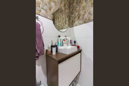 Banheiro  de apartamento à venda com 2 quartos, 52m² em Jardim Roberto, Osasco