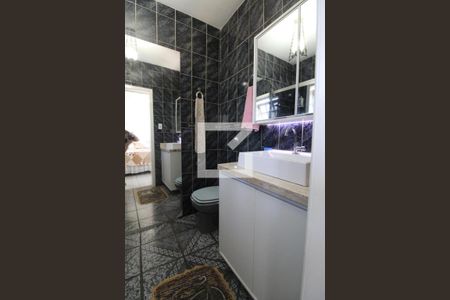 Casa à venda com 233m², 4 quartos e 2 vagasBanheiro 1