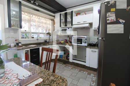 Casa à venda com 233m², 4 quartos e 2 vagas Casa à venda com 233m², 4 quartos e 2 vagasCozinha