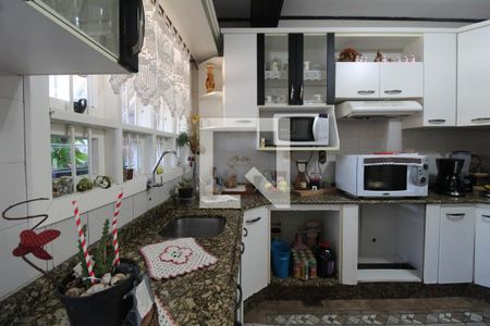 Casa à venda com 233m², 4 quartos e 2 vagasCozinha