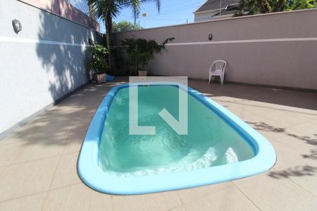 Casa à venda com 233m², 4 quartos e 2 vagasPiscina