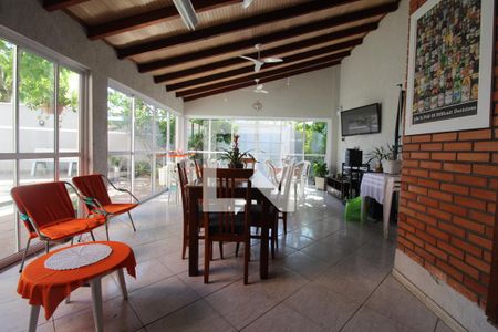 Casa à venda com 233m², 4 quartos e 2 vagasSalão de Festas