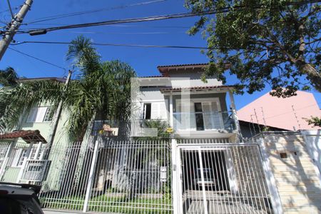 Casa à venda com 233m², 4 quartos e 2 vagasFachada