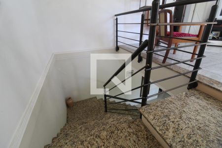 Casa à venda com 233m², 4 quartos e 2 vagasEscada