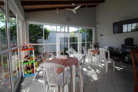 Casa à venda com 233m², 4 quartos e 2 vagasSalão de Festas