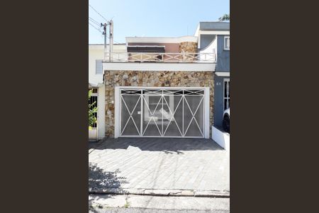 Casa à venda com 189m², 3 quartos e 2 vagas Casa à venda com 189m², 3 quartos e 2 vagasFachada