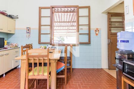 Casa à venda com 150m², 4 quartos e 2 vagas Casa à venda com 150m², 4 quartos e 2 vagasCozinha