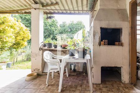 Casa à venda com 150m², 4 quartos e 2 vagas Casa à venda com 150m², 4 quartos e 2 vagasChurrasqueira