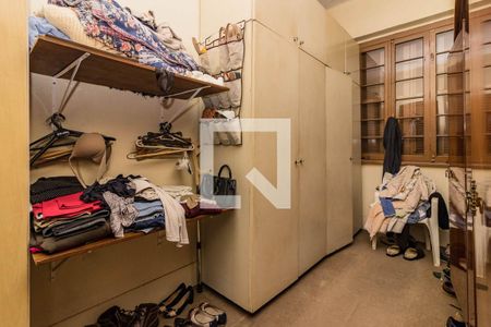 Casa à venda com 150m², 4 quartos e 2 vagas Casa à venda com 150m², 4 quartos e 2 vagasCloset