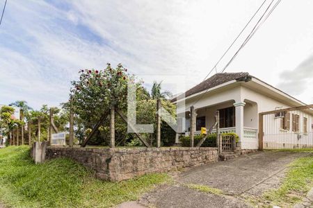 Casa à venda com 150m², 4 quartos e 2 vagas Casa à venda com 150m², 4 quartos e 2 vagasFachada