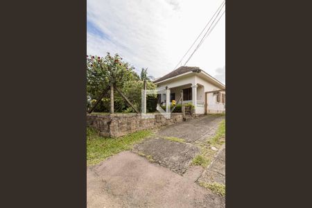 Casa à venda com 150m², 4 quartos e 2 vagas Casa à venda com 150m², 4 quartos e 2 vagasFachada