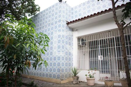 Casa à venda com 340m², 4 quartos e 3 vagasFachada