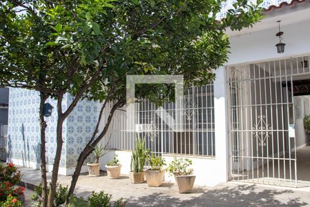 Casa à venda com 340m², 4 quartos e 3 vagasFachada