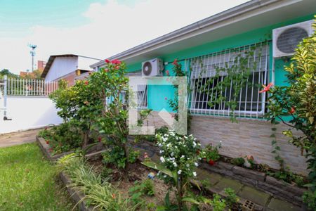 Casa à venda com 130m², 2 quartos e 3 vagas Casa à venda com 130m², 2 quartos e 3 vagasFachada