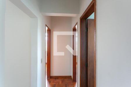 Corredor de apartamento para alugar com 3 quartos, 108m² em Santa Tereza, Belo Horizonte