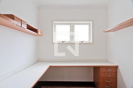 Casa à venda com 481m², 4 quartos e 6 vagas Casa à venda com 481m², 4 quartos e 6 vagasEscritório