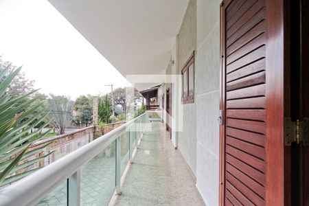 Casa à venda com 481m², 4 quartos e 6 vagas Casa à venda com 481m², 4 quartos e 6 vagasVaranda