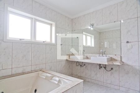 Casa à venda com 481m², 4 quartos e 6 vagasBanheiro da Suíte 1