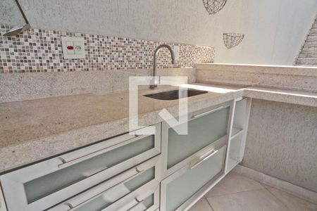 Casa à venda com 481m², 4 quartos e 6 vagas Casa à venda com 481m², 4 quartos e 6 vagasÁrea Externa