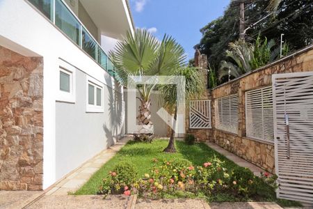 Casa à venda com 481m², 4 quartos e 6 vagas Casa à venda com 481m², 4 quartos e 6 vagasGaragem