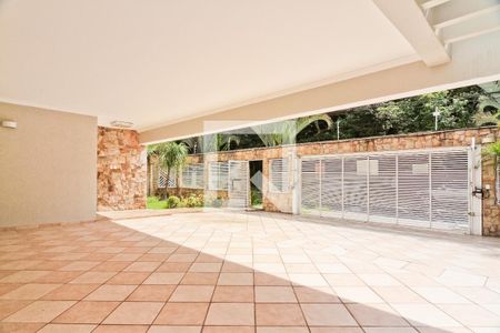 Casa à venda com 481m², 4 quartos e 6 vagas Casa à venda com 481m², 4 quartos e 6 vagasGaragem