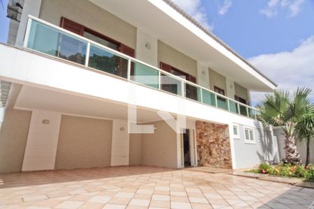 Casa à venda com 481m², 4 quartos e 6 vagas Casa à venda com 481m², 4 quartos e 6 vagasGaragem