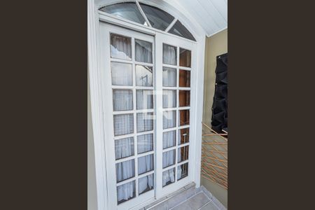 Acesso ao closet pela varanda de casa para alugar com 3 quartos, 200m² em Jardim Pinheiros, São Paulo
