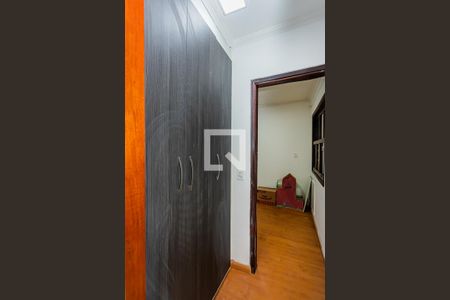 Closet suite 3 de casa para alugar com 3 quartos, 200m² em Jardim Pinheiros, São Paulo
