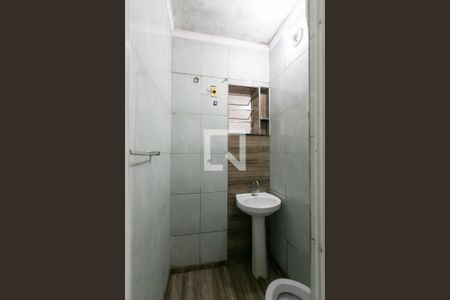 Banheiro  de casa de condomínio para alugar com 1 quarto, 40m² em Jardim Brasil, São Paulo