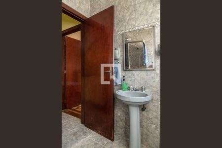 Casa à venda com 244m², 3 quartos e 5 vagas Casa à venda com 244m², 3 quartos e 5 vagasBanheiro