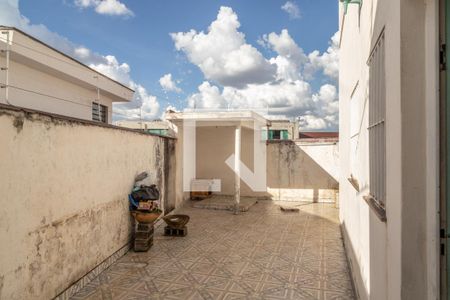 Casa à venda com 244m², 3 quartos e 5 vagas Casa à venda com 244m², 3 quartos e 5 vagasQuintal
