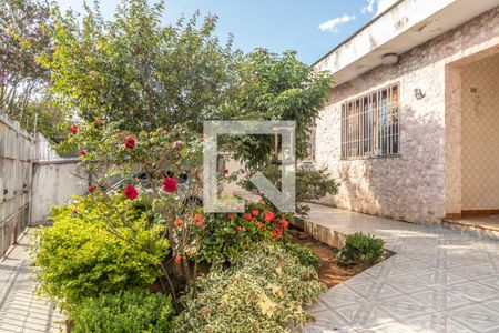 Casa à venda com 244m², 3 quartos e 5 vagas Casa à venda com 244m², 3 quartos e 5 vagasFrente