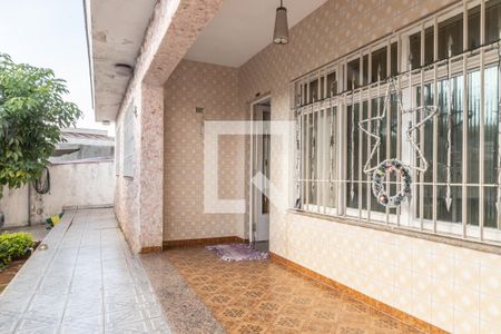 Casa à venda com 244m², 3 quartos e 5 vagas Casa à venda com 244m², 3 quartos e 5 vagasFrente