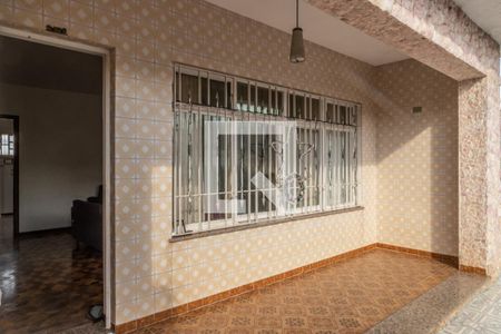 Casa à venda com 244m², 3 quartos e 5 vagas Casa à venda com 244m², 3 quartos e 5 vagasFrente