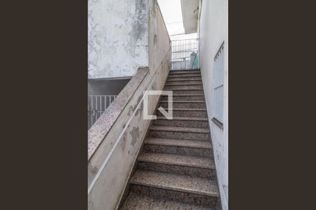 Casa à venda com 244m², 3 quartos e 5 vagas Casa à venda com 244m², 3 quartos e 5 vagasEscada externa