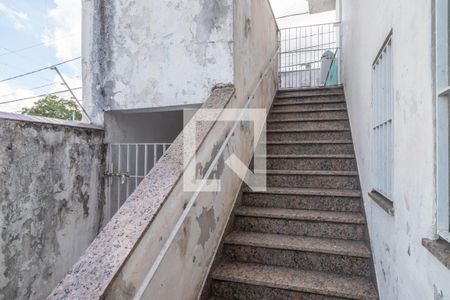 Casa à venda com 244m², 3 quartos e 5 vagas Casa à venda com 244m², 3 quartos e 5 vagasEscada externa