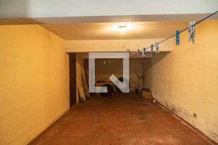 Casa à venda com 244m², 3 quartos e 5 vagas Casa à venda com 244m², 3 quartos e 5 vagasDepósito