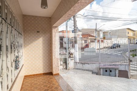 Casa à venda com 244m², 3 quartos e 5 vagas Casa à venda com 244m², 3 quartos e 5 vagasFrente