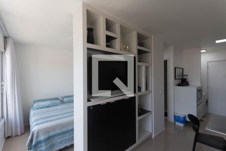 Sala de kitnet/studio para alugar com 1 quarto, 34m² em Jardim Goiás, Goiânia