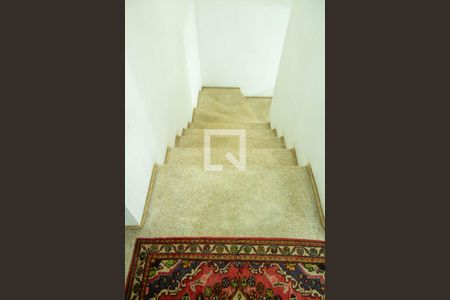 Casa à venda com 179m², 3 quartos e 2 vagasEscadas