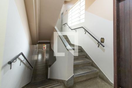 Apartamento à venda com 89m², 2 quartos e sem vagaEscada
