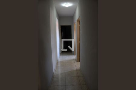 Casa à venda com 200m², 3 quartos e 2 vagas Casa à venda com 200m², 3 quartos e 2 vagasCorredor