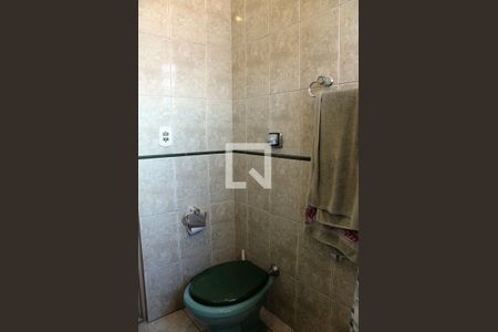 Casa à venda com 200m², 3 quartos e 2 vagas Casa à venda com 200m², 3 quartos e 2 vagasBanheiro